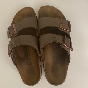 brown birkenstock’s